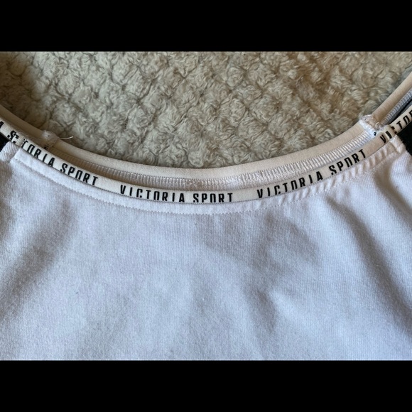 White and back Victoria’s Secret cropped top with mid sleeves - Picture 2 of 2